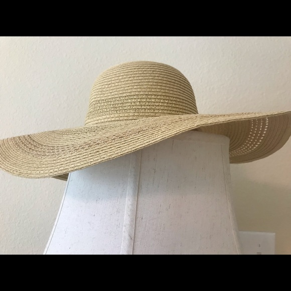🏝 Classic WHBM Floppy Straw Hat 🌞 - Picture 2 of 3